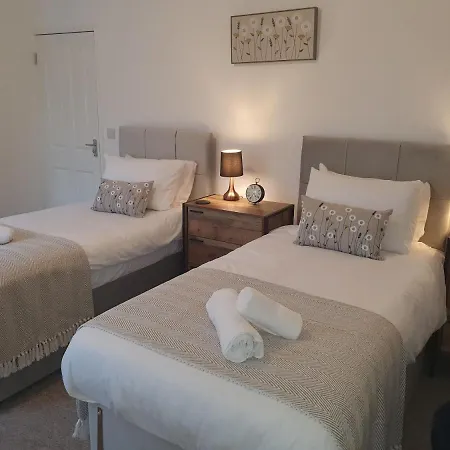 Holiday home Victoria House - 3 Bedrooms, 3 Bathrooms By Cliftonvalley *