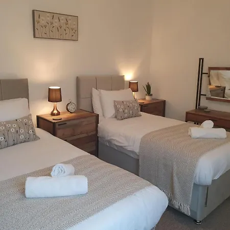 Holiday home Victoria House - 3 Bedrooms, 3 Bathrooms By Cliftonvalley