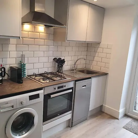 Holiday home Victoria House - 3 Bedrooms, 3 Bathrooms By Cliftonvalley *