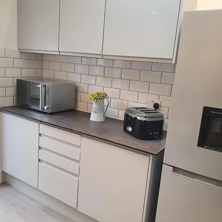 Victoria House - 3 Bedrooms, 3 Bathrooms By Cliftonvalley *