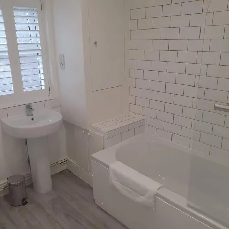 Victoria House - 3 Bedrooms, 3 Bathrooms By Cliftonvalley בית נופש
