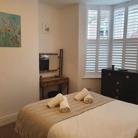 Victoria House - 3 Bedrooms, 3 Bathrooms By Cliftonvalley בית נופש