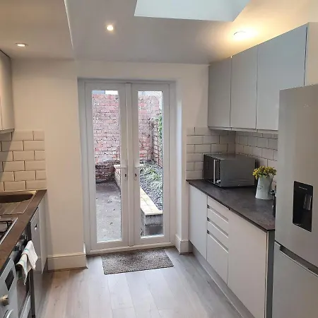 בית נופש Victoria House - 3 Bedrooms, 3 Bathrooms By Cliftonvalley